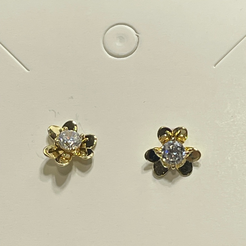 18 k Earrings in Floral design with cubic zirconia.